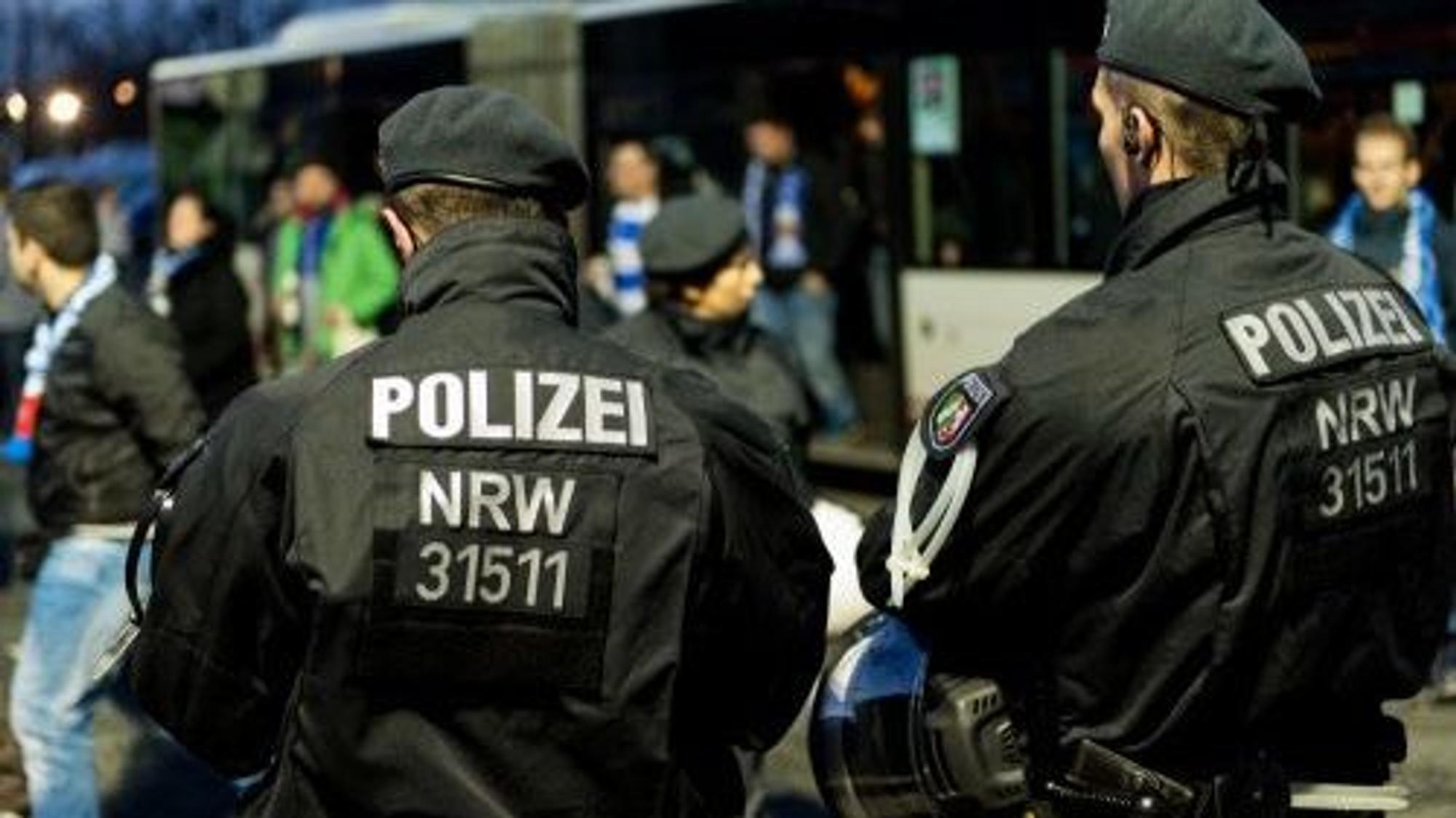 Beamte der NRW-BePo ohne Helm im Einsatz