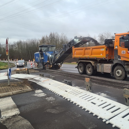 Bauarbeiten auf der Bergheimer Straße in Bergheim-Oberaußem.