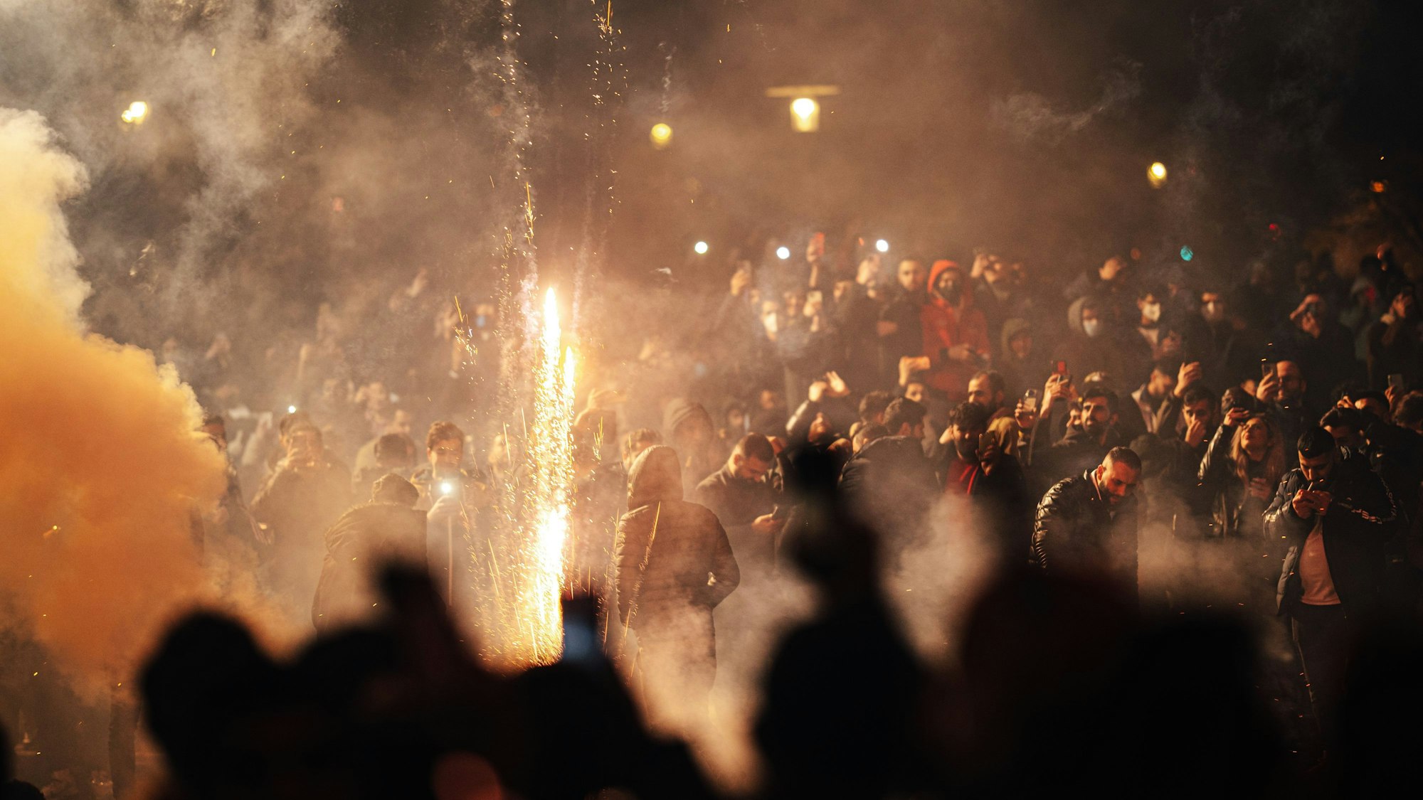 Silvesterfeuerwerk 2022 in der Kölner Altstadt.