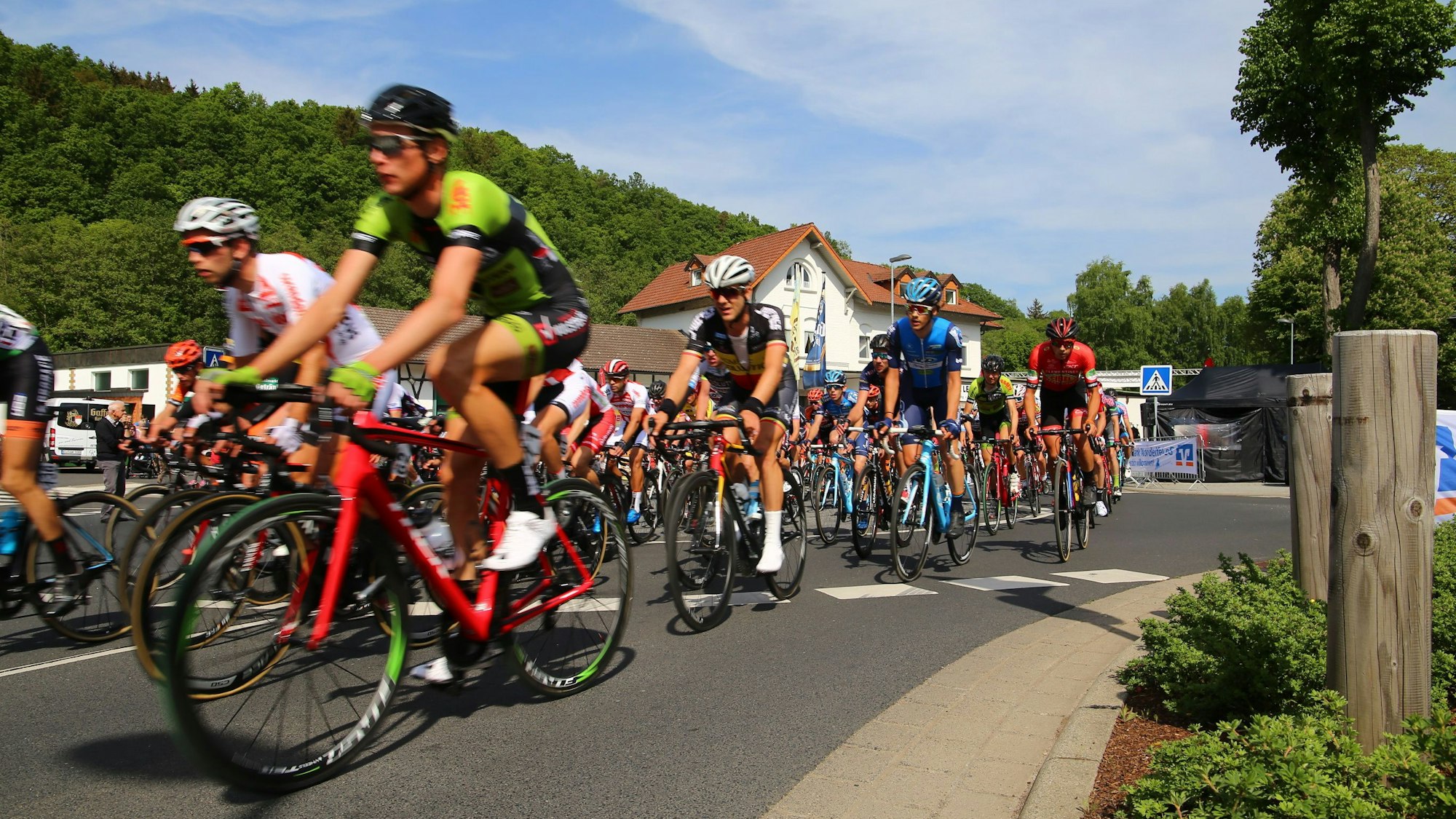 Die Zielankunft des Radrennens in Hellenthal im Jahr 2018.