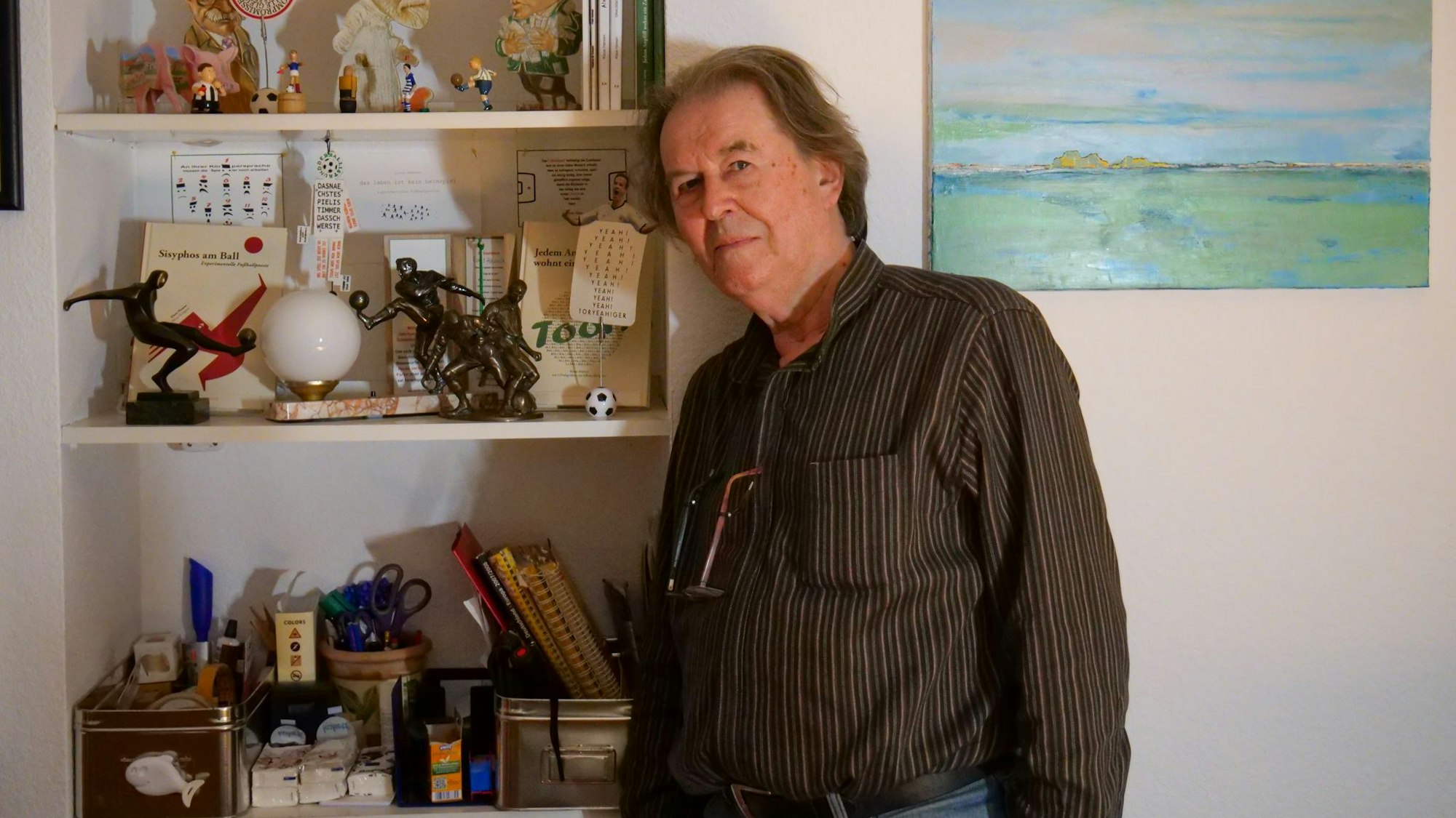 Klaus Hansen guckt in die Kamera.