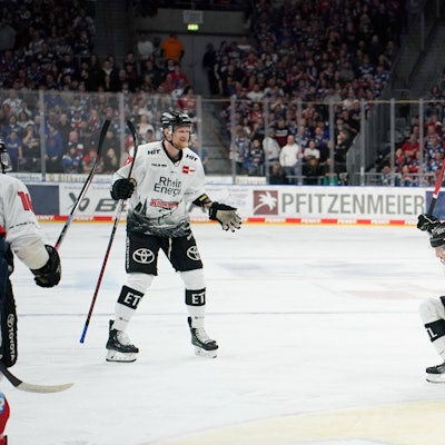 David Mcintyre Koelner Haie, 26 trifft gegen Felix Brueckmann Adler Mannheim 90 zum 0:1 Adler Mannheim vs. Koelner Haie, Eishockey, DEL, Play-Offs, Viertelfinale, Spiel 1, Spielzeit 2022/2023, 09.03.2023 Adler Mannheim vs. Koelner Haie, Eishockey, DEL, Play-Offs, Viertelfinale, Spiel 1, Spielzeit 2022/2023, 09.03.2023 Mannheim *** David Mcintyre Koelner Haie, 26 scores against Felix Brueckmann Adler Mannheim 90 to 0 1 Adler Mannheim vs Koelner Haie, ice hockey, DEL, play offs, quarter finals, game 1, season 2022 2023, 09 03 2023 Adler Mannheim vs Koelner Haie, ice hockey, DEL, play offs, quarter finals, game 1, season 2022 2023, 09 03 2023 Mannheim Copyright: xEibner-Pressefoto/DanielxBambergx EP_DBR