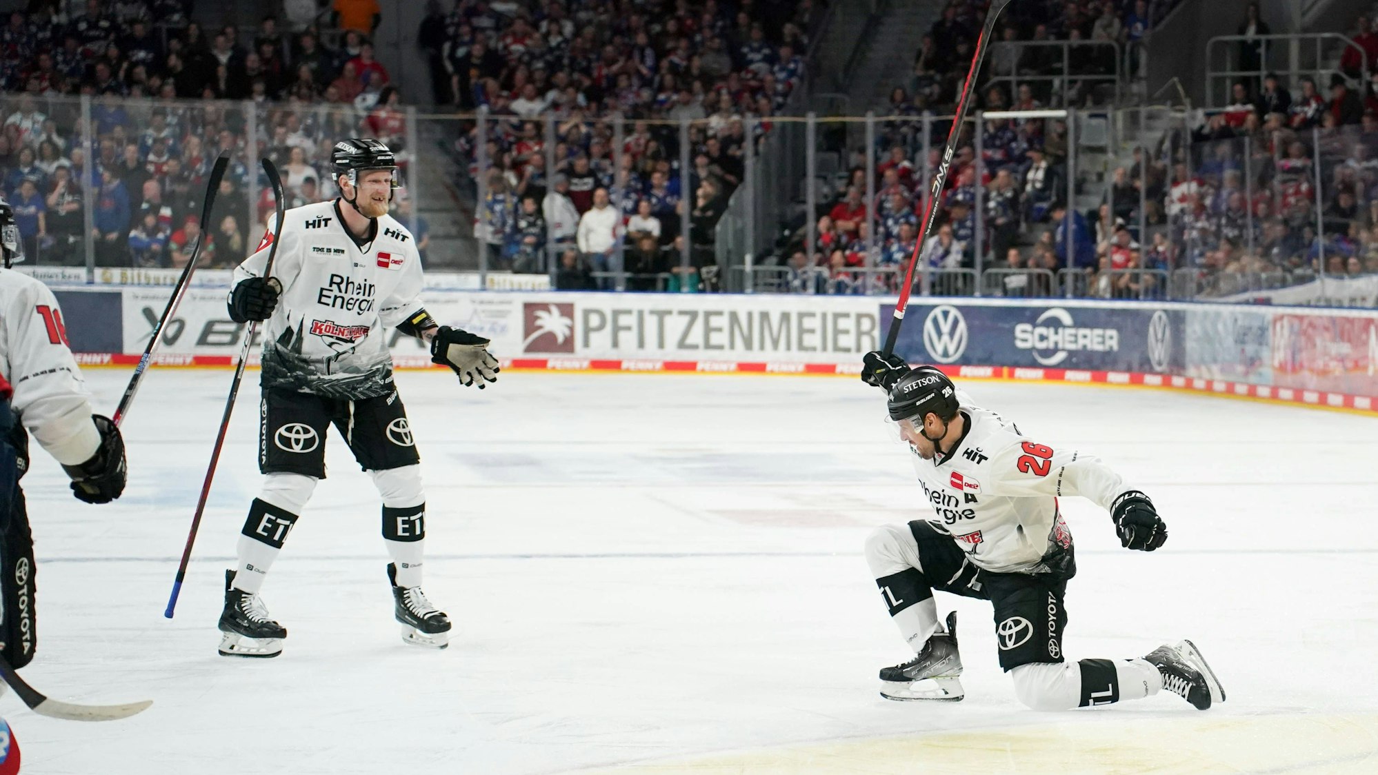 David Mcintyre Koelner Haie, 26 trifft gegen Felix Brueckmann Adler Mannheim 90 zum 0:1 Adler Mannheim vs. Koelner Haie, Eishockey, DEL, Play-Offs, Viertelfinale, Spiel 1, Spielzeit 2022/2023, 09.03.2023 Adler Mannheim vs. Koelner Haie, Eishockey, DEL, Play-Offs, Viertelfinale, Spiel 1, Spielzeit 2022/2023, 09.03.2023 Mannheim *** David Mcintyre Koelner Haie, 26 scores against Felix Brueckmann Adler Mannheim 90 to 0 1 Adler Mannheim vs Koelner Haie, ice hockey, DEL, play offs, quarter finals, game 1, season 2022 2023, 09 03 2023 Adler Mannheim vs Koelner Haie, ice hockey, DEL, play offs, quarter finals, game 1, season 2022 2023, 09 03 2023 Mannheim Copyright: xEibner-Pressefoto/DanielxBambergx EP_DBR