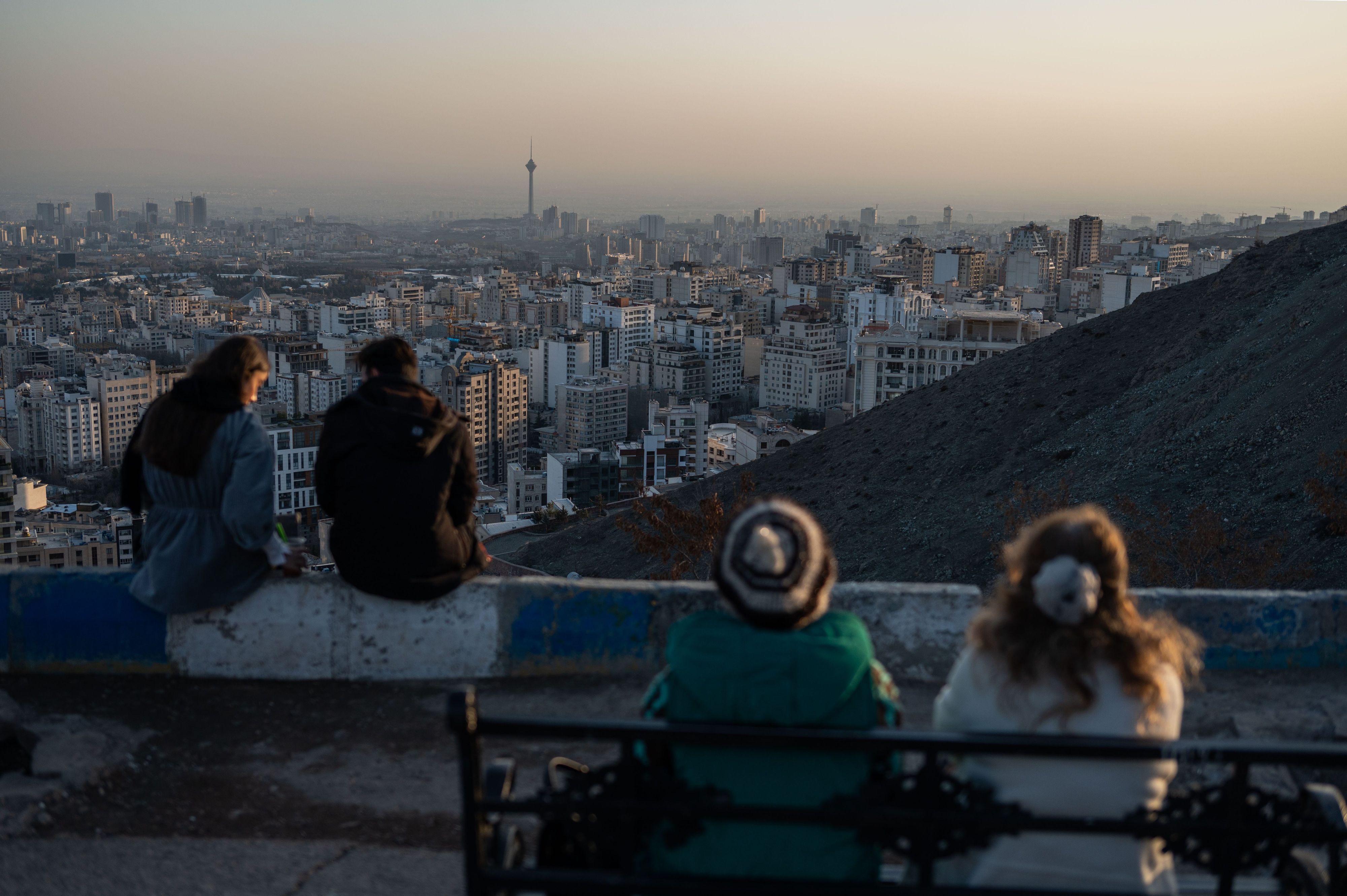 Junge Iranerinnen in Teheran (Symbolbild)