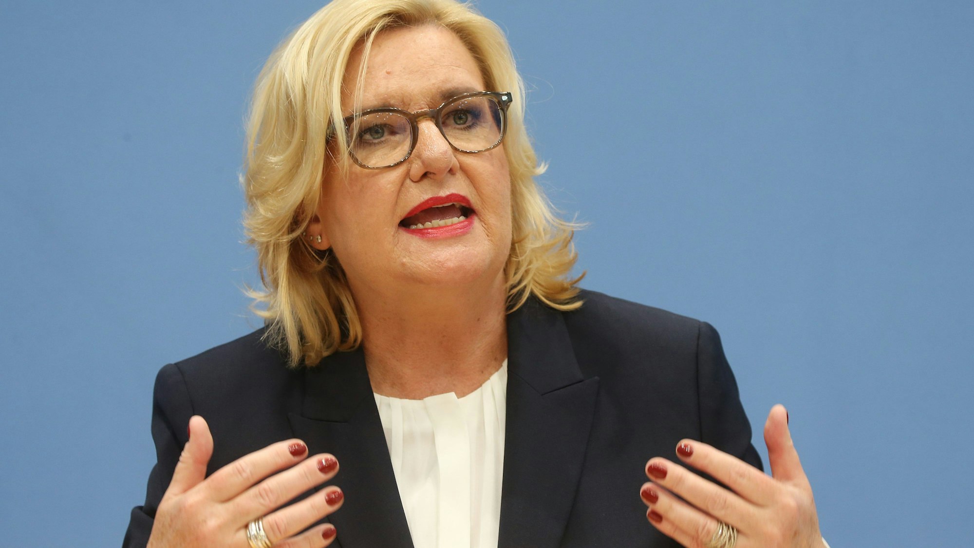Eva Högl (SPD), Wehrbeauftragte des Deutschen Bundestages, stellt vor der Bundespressekonferenz ihren Jahresbericht für 2022 vor.
