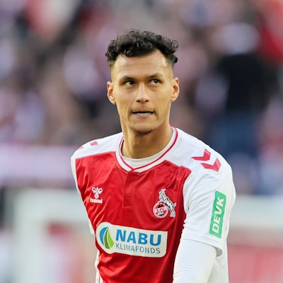 Davie Selke sieht in die Ferne