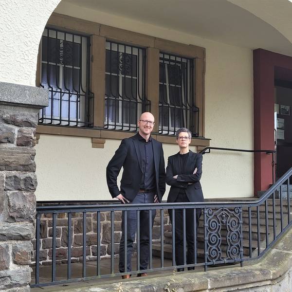 Bürgermeister Ingo Pfennings (l.) und Binca Renn, Leiterin der neuen Wirtschafts-, Tourismus und Veranstaltungs GmbH.
