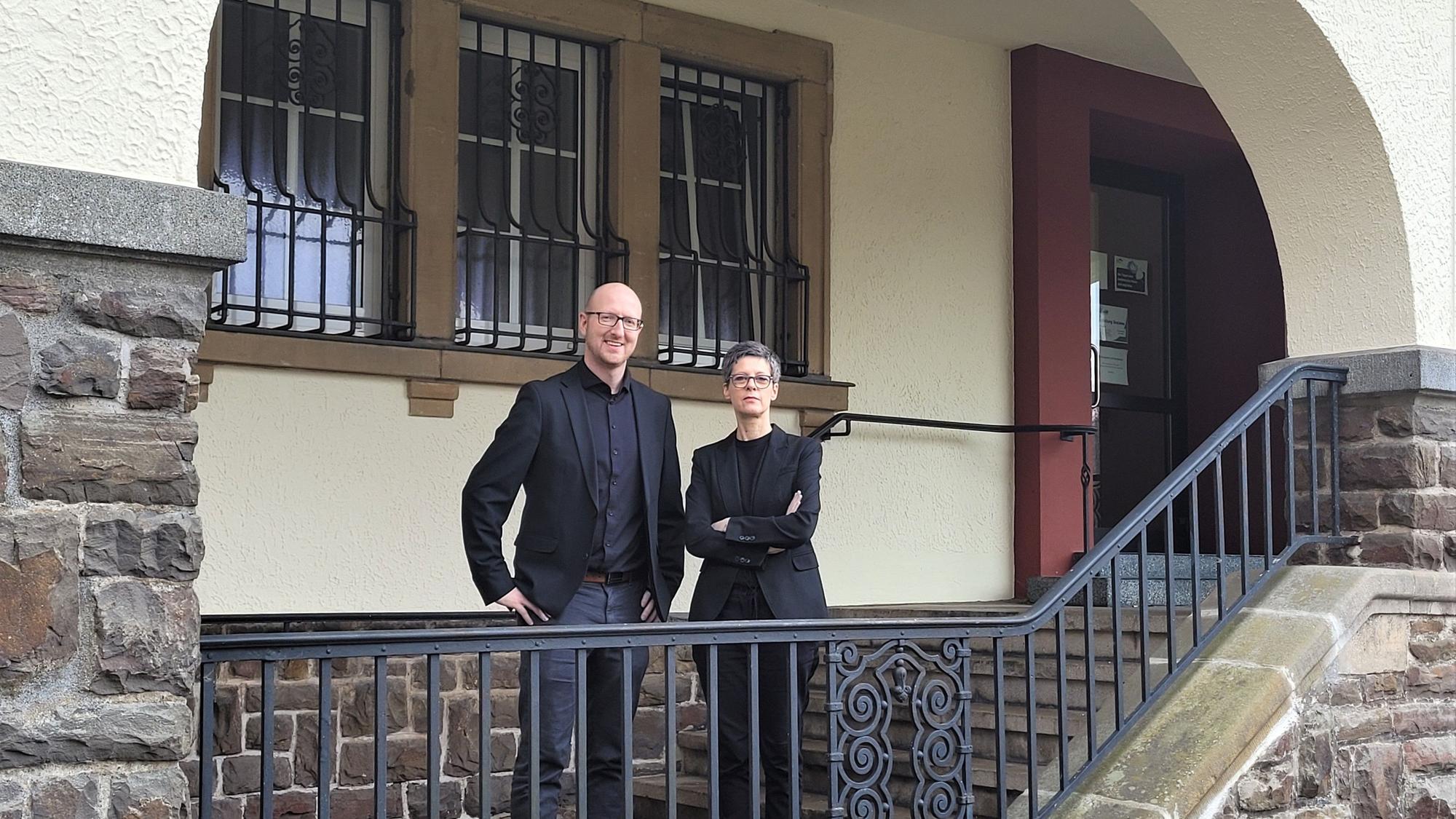 Bürgermeister Ingo Pfennings (l.) und Binca Renn, Leiterin der neuen Wirtschafts-, Tourismus und Veranstaltungs GmbH.