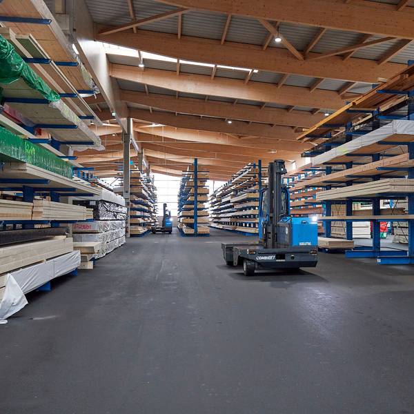 Blick in die große Lagerhalle.