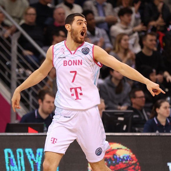 Sebastian Herrera gibt Anweisungen