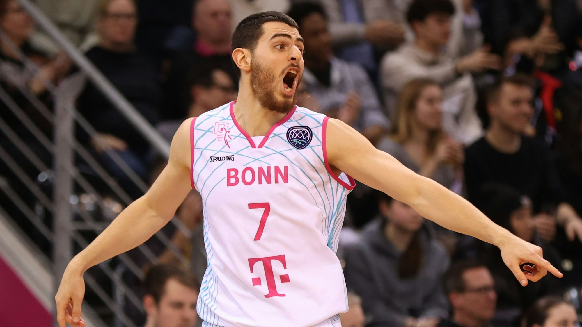 Sebastian Herrera gibt Anweisungen