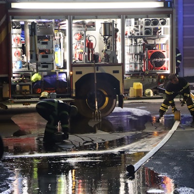 Die Feuerwehr Hürth bei dem Einsatz in Efferen.
