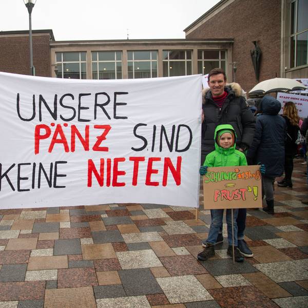 Eltern und Schüler demonstrierten in der vergangenen Woche gegen die heftig kritisierte Schulplatz-Vergabe.