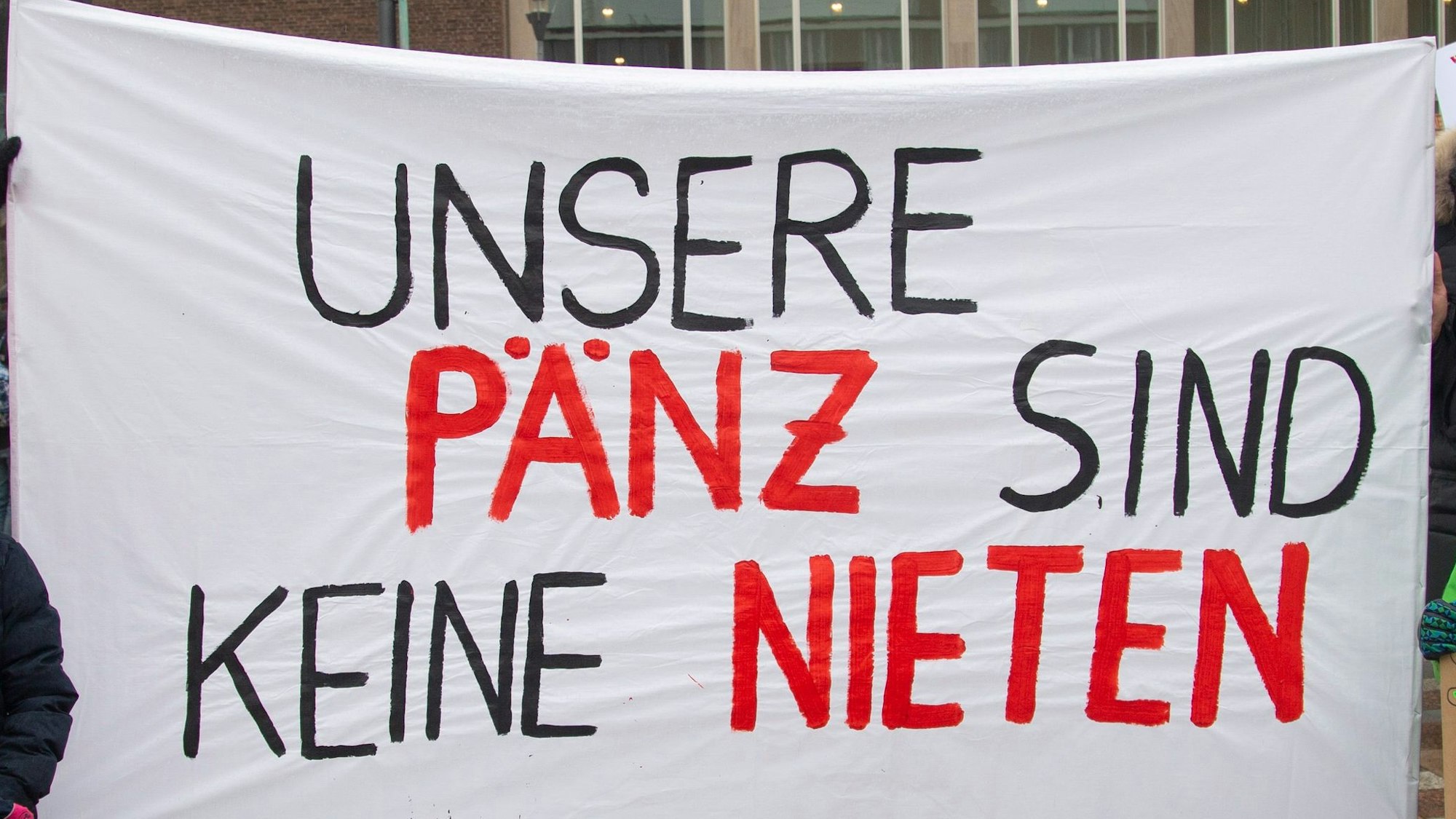 Demonstration von Eltern und Schüler zur Schulplatzvergabe