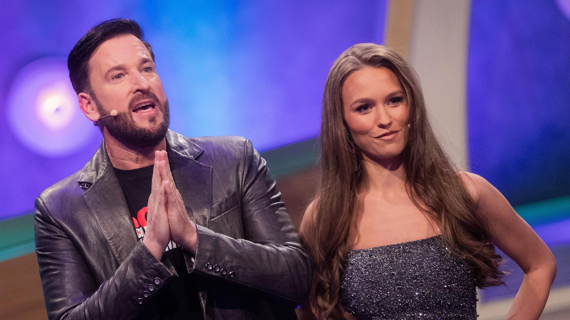 Michael Wendler mit seiner Ehefrau Laura Müller in einer TV-Show.