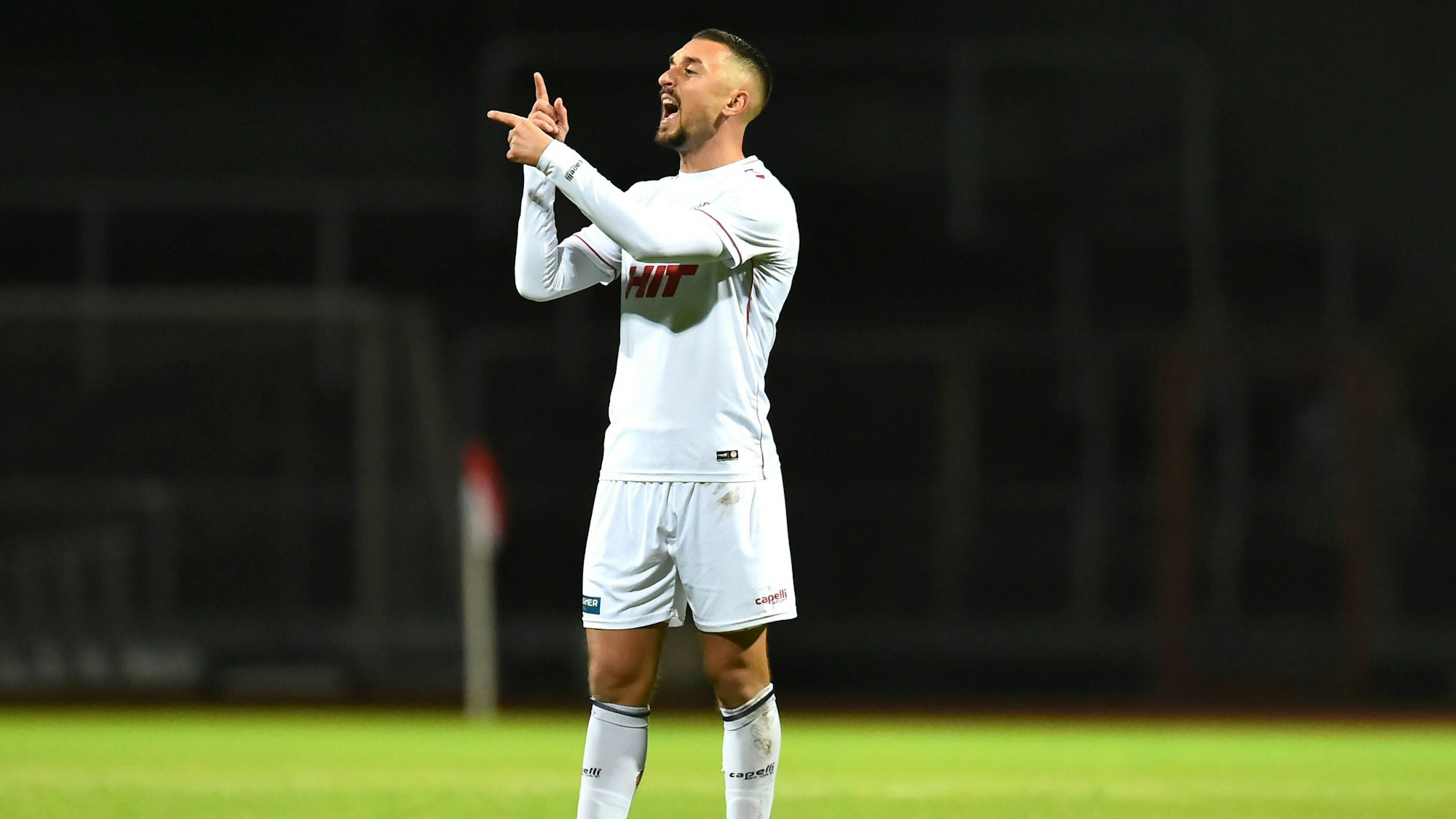 Fußball Herren Regionalliga West Saison 2022/2023 16. Spieltag: SC Fortuna Köln - 1. FC Köln U21, U 21 am 10.11.2022 im Südstadion in Köln Stipe Batarilo SC Fortuna Köln Nordrhein-Westfalen Deutschland *** Soccer Men Regionalliga West Season 2022 2023 16 Matchday SC Fortuna Köln 1 FC Köln U21 on 10 11 2022 at Südstadion in Cologne Stipe Batarilo SC Fortuna Köln North Rhine Westphalia Germany