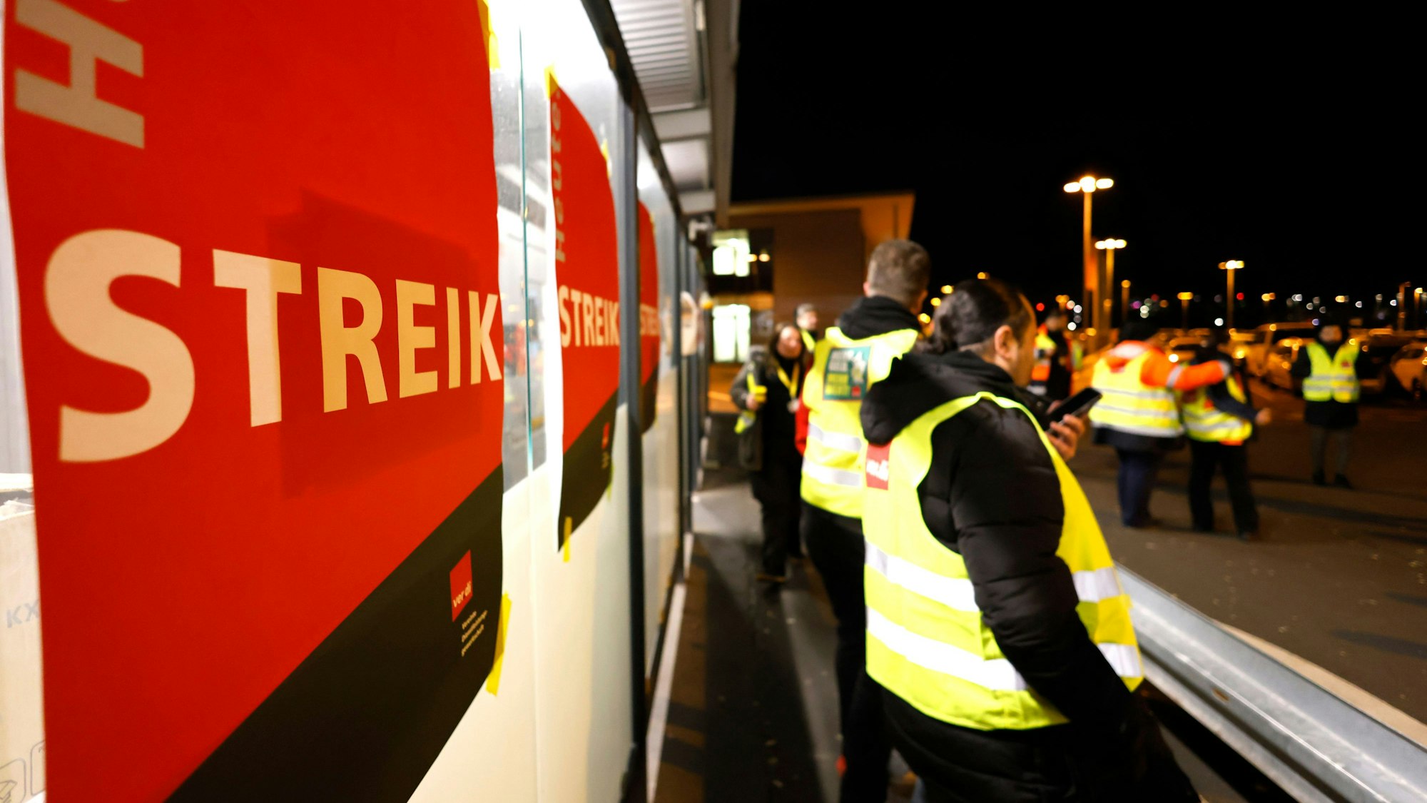 Fluggäste müssen sich auf massive Flugausfälle einstellen.