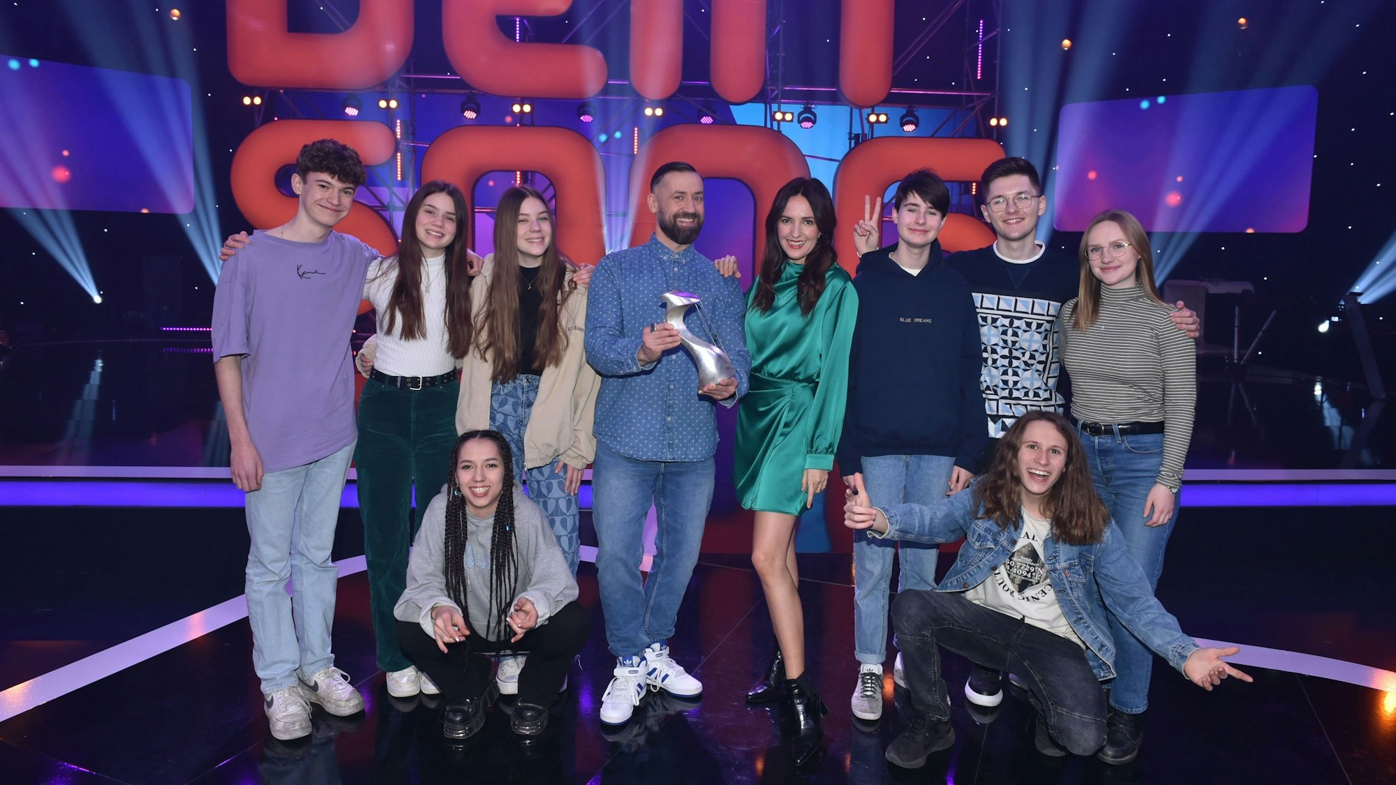 Dein Song-Finale 2023 in Leipzig
ganz links: Justus (16) aus Niederkassel, Nuri (15) und Jule (16) aus Ruppichteroth.