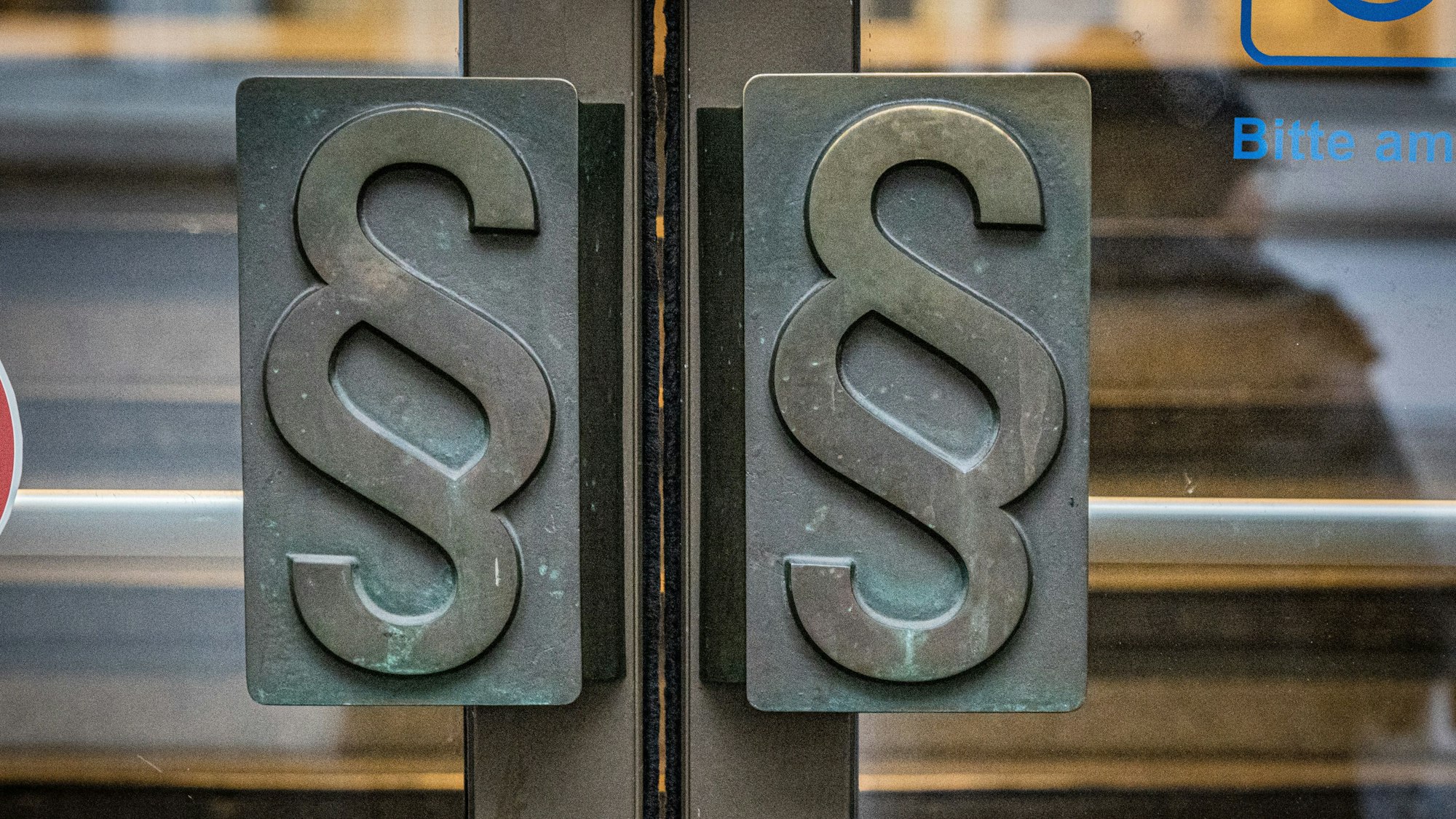 Der Eingang des Bonner Landgerichts.