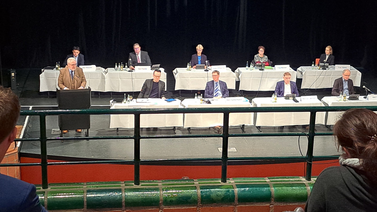 Ein Blick von der Empore auf die Kreisverwaltung während der Kreistagssitzung.