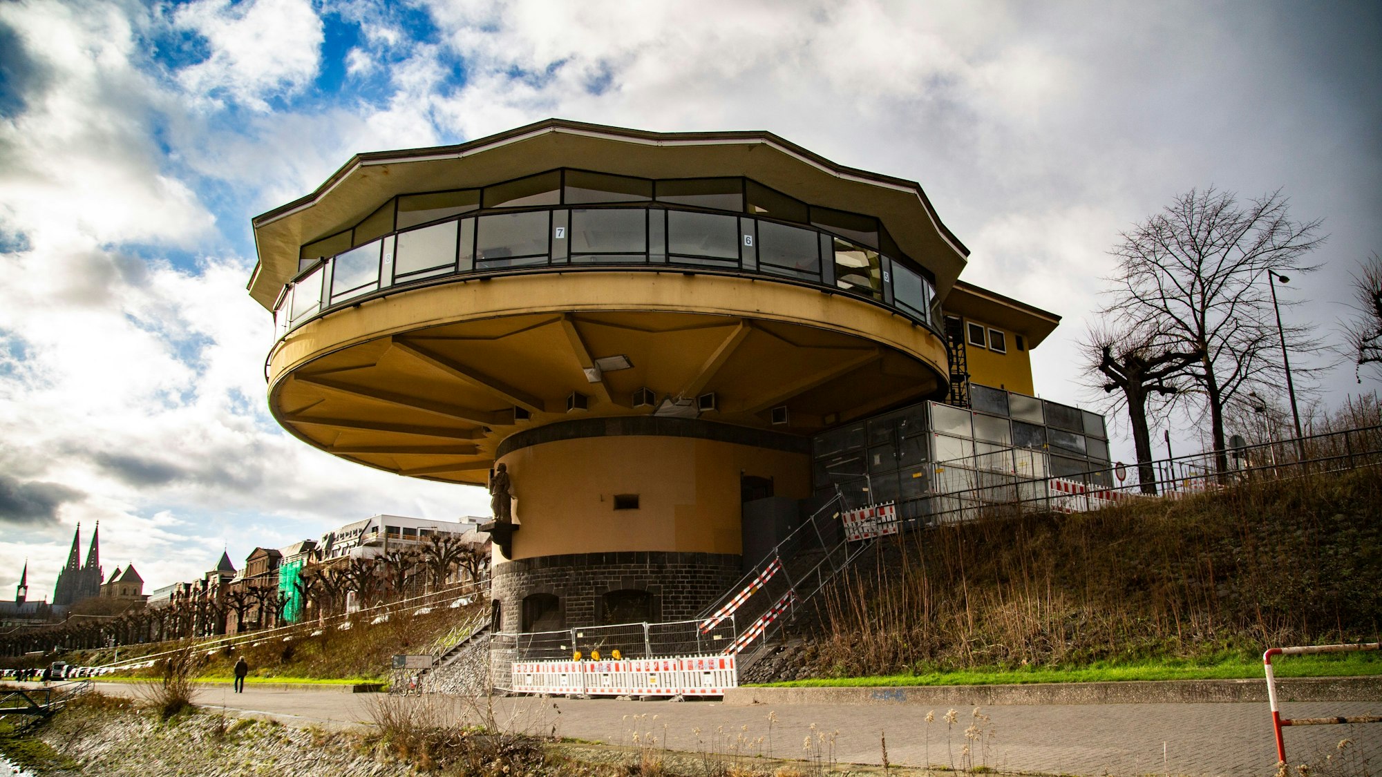 Die Bastei am Kölner Rheinufer