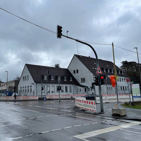Die Baustelle für den neuen Kreisel an der Polizeiwache Ecke Lüdenscheider Straße/Gartenstraße.