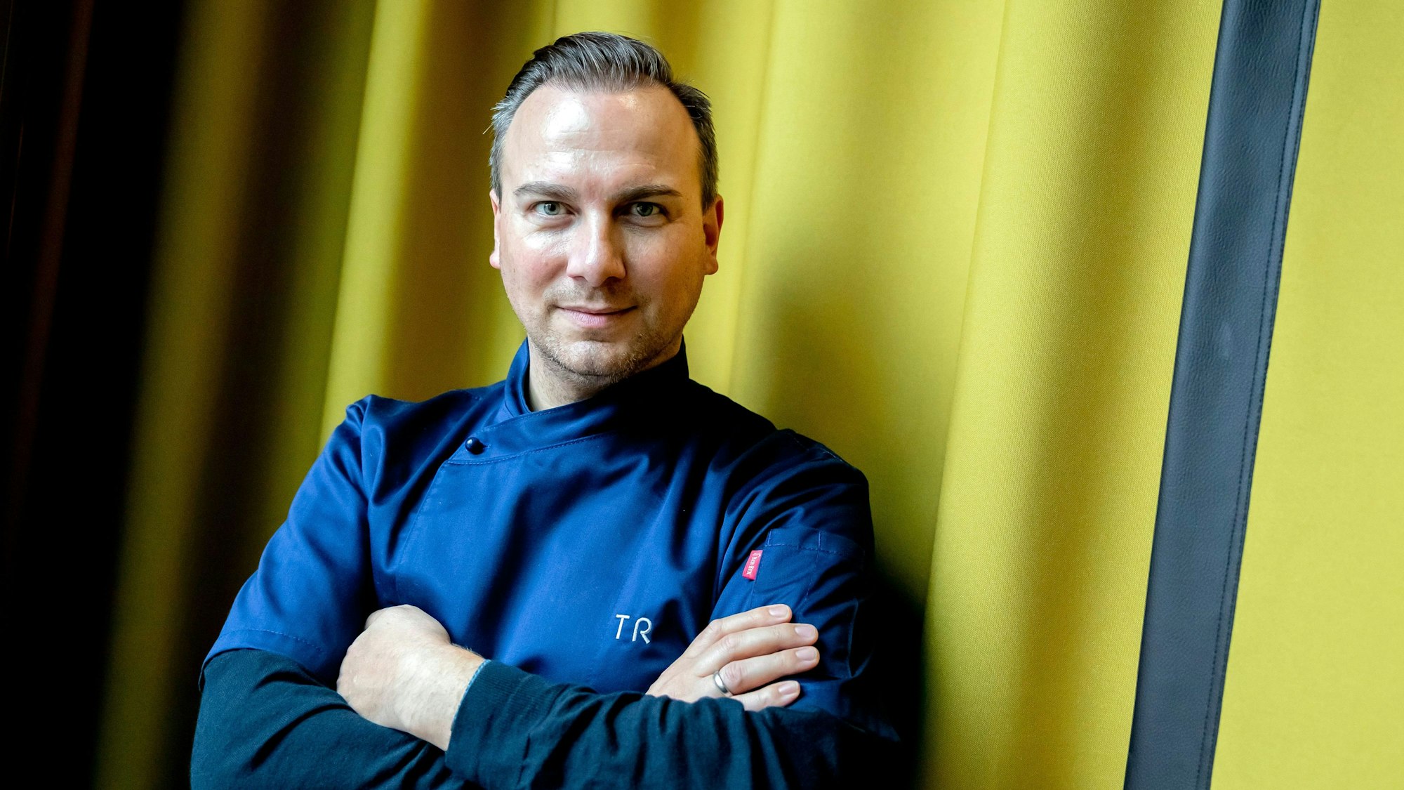 Tim Raue hilft am Dienstagabend erstmal in seinem neuen Format auf RTL kriselnden Gastronomen unter die Arme.