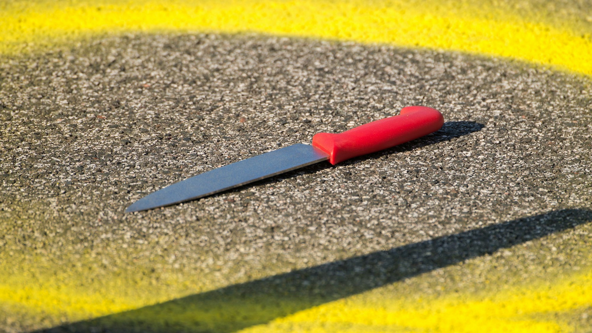 Bei Auseinandersetzungen kommen immer häufiger Messer zum Einsatz. Diesen Umstand beklagte die Kölner Polizei schon vor einigen Jahren. Doch der Trend hält an.