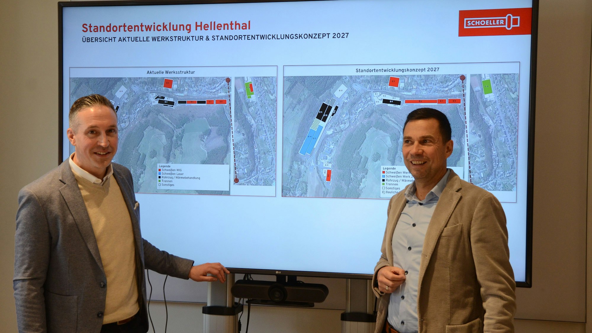 Die beiden Geschäftsführer an den Plänen fürs Werk II, den ehemaligen Mannesmann-Hallen.