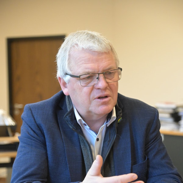 Kürtens Bürgermeister Willi Heider im Gespräch.