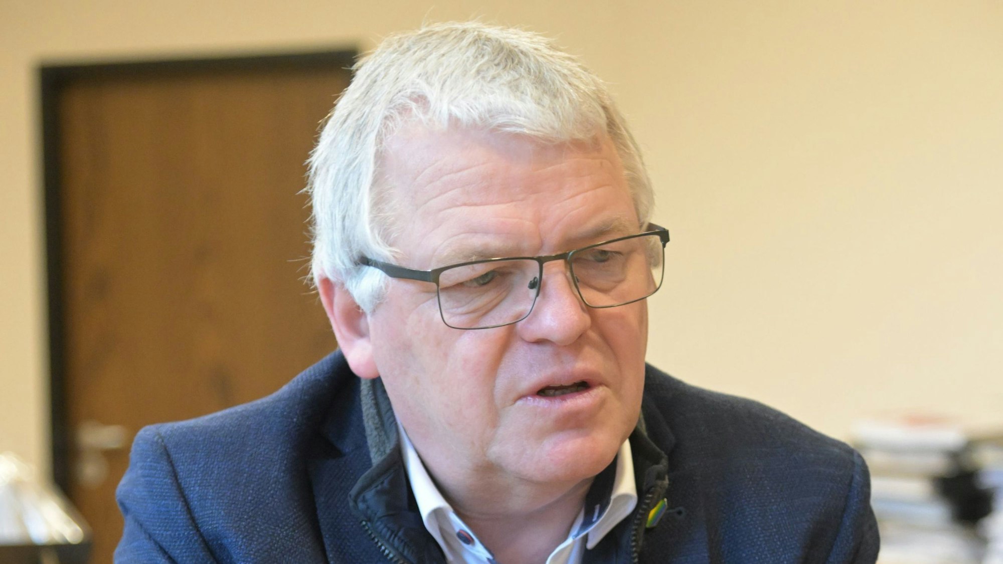 Kürtens Bürgermeister Willi Heider im Gespräch.