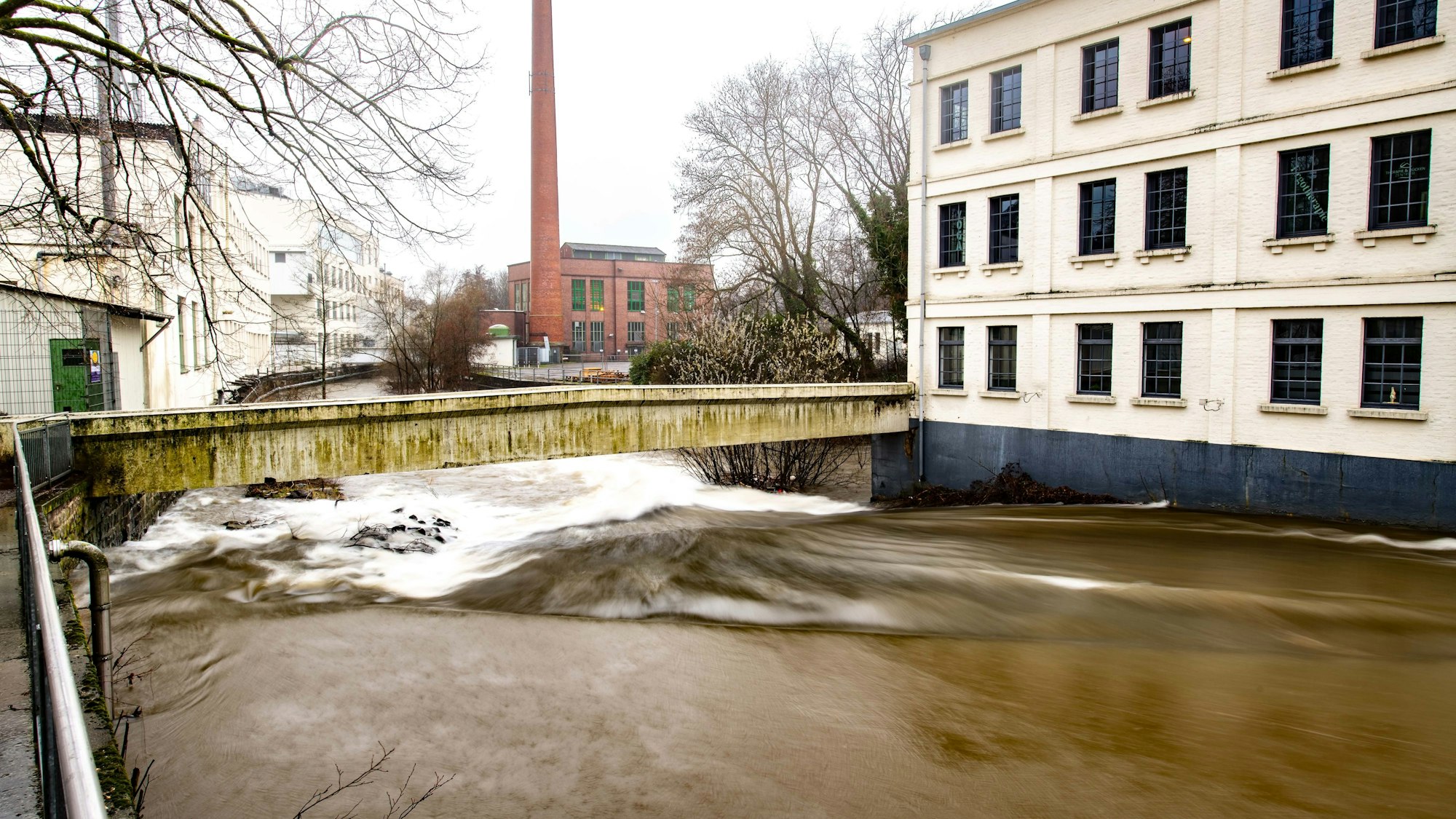 Das Radium-Wehr am Turbinenhaus in Wipperfürth.