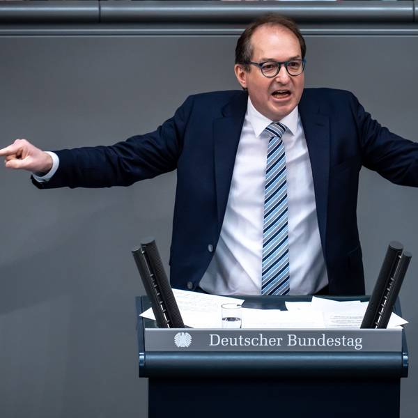 Alexander Dobrindt, CSU-Landesgruppenchef, während seiner Rede im Bundestag.