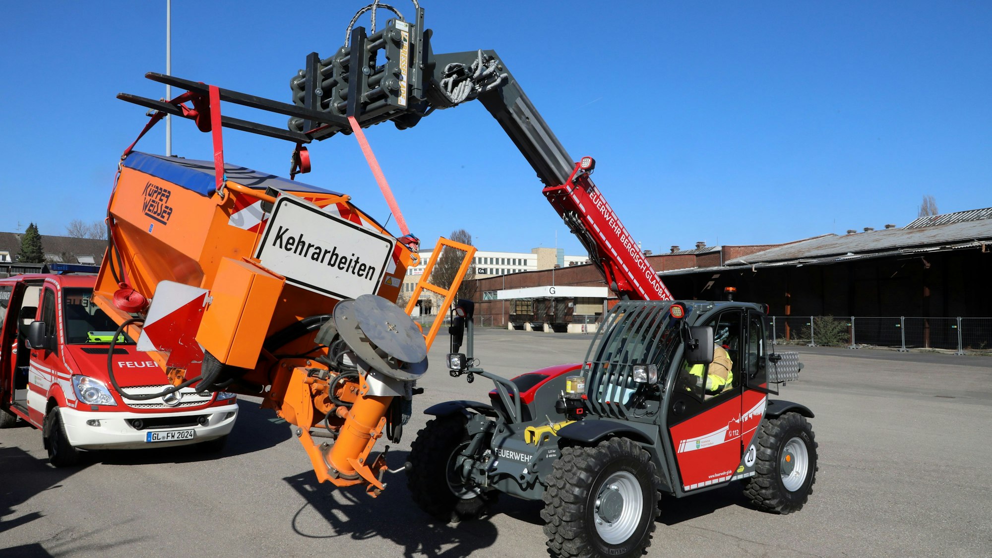 Der neue Teleskoplader der Feuerwehr Bergisch Gladbach.