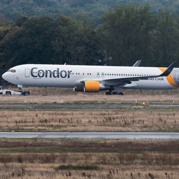 Eine Boeing 767 der Fluggesellschaft Condor am Flughafen Frankfurt am Main auf dem Rollfeld. (Symbolbild)