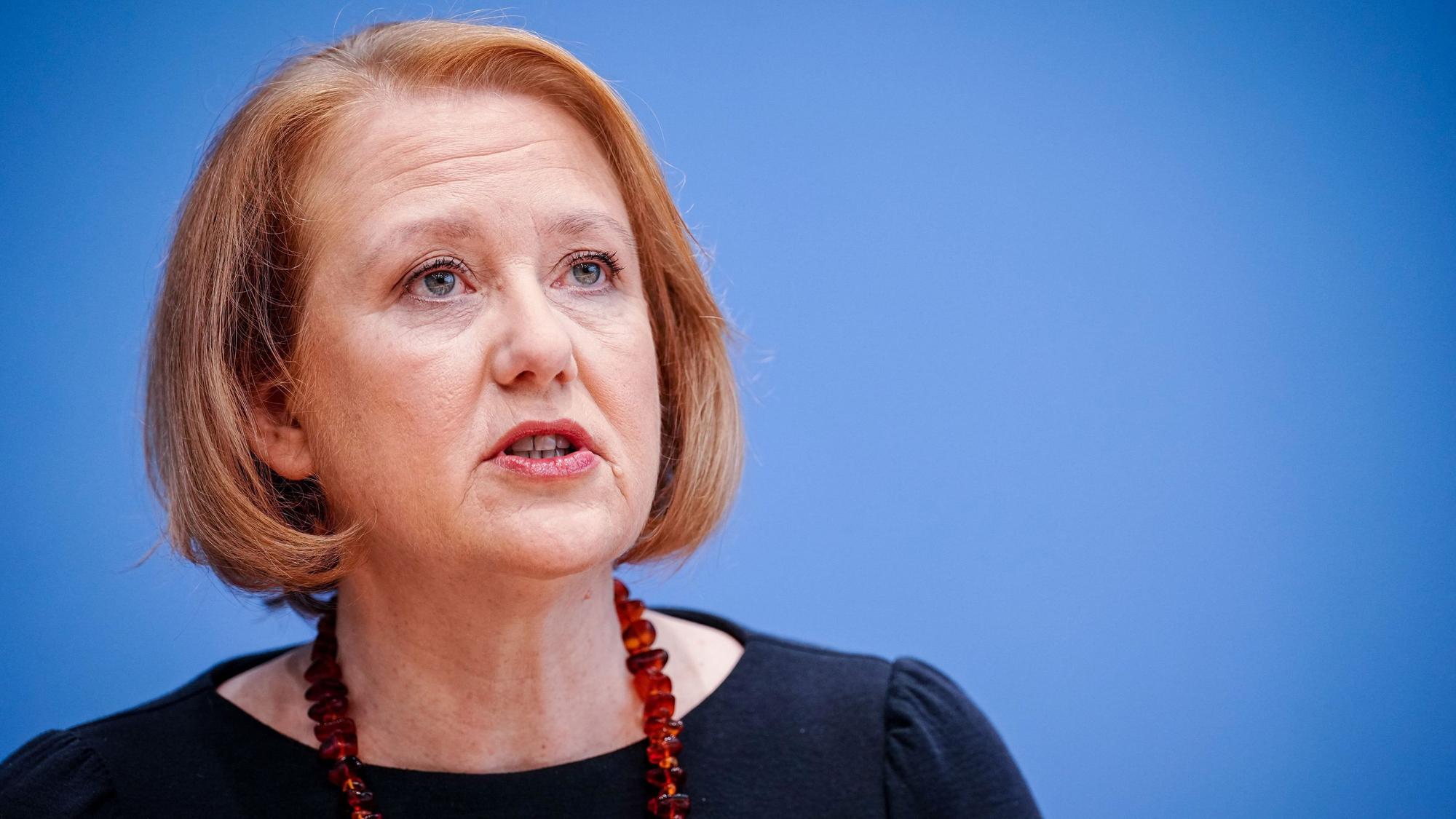 Berlin: Lisa Paus (Bündnis 90/Die Grünen), Bundesministerin für Familie, Senioren, Frauen und Jugend, bei einer Pressekonferenz.