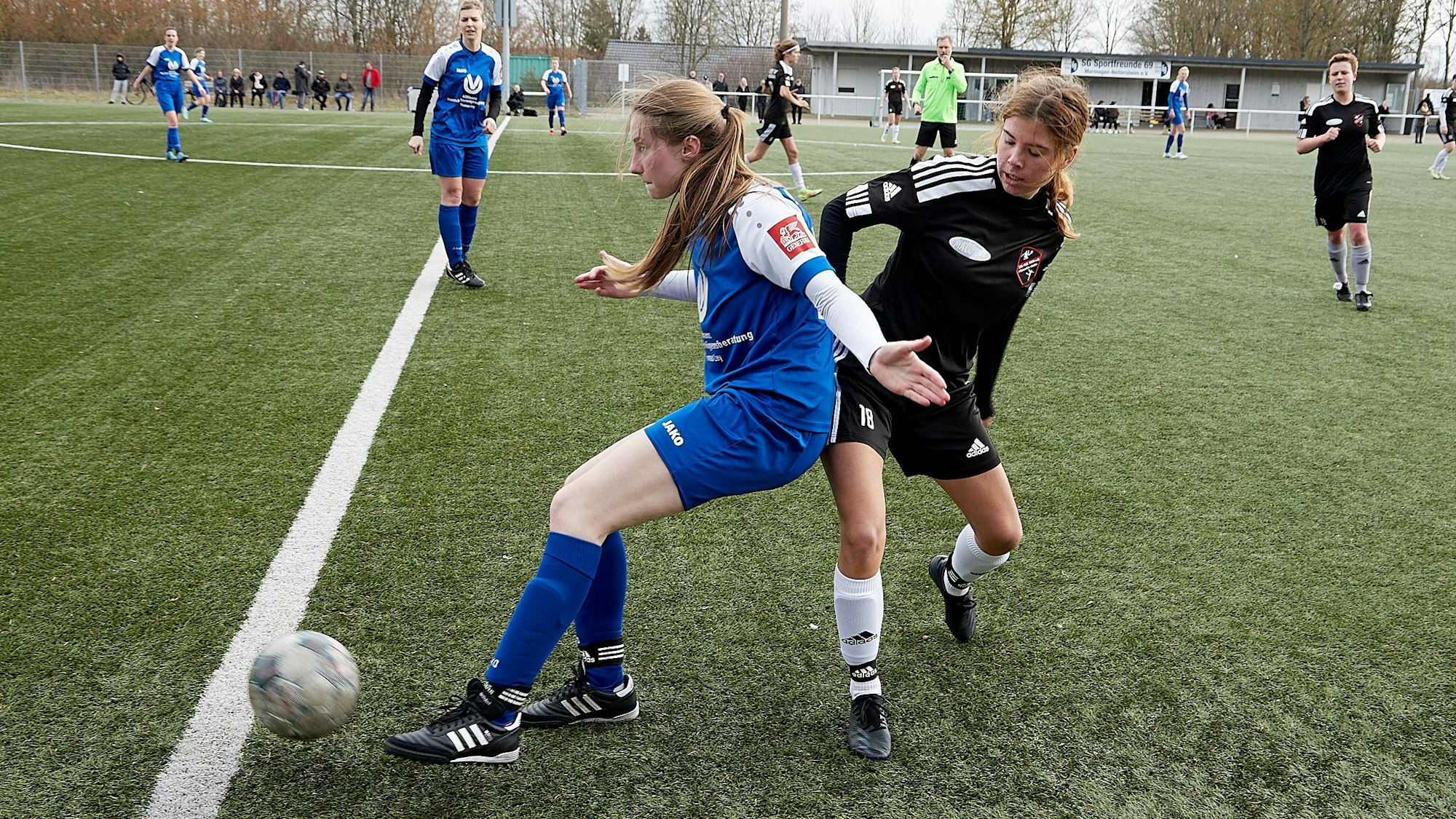Der Eindruck täuscht: Hart umkämpft war die Partie zwischen Erfthöhen (in Blau) und Füssenich-Geich nicht.