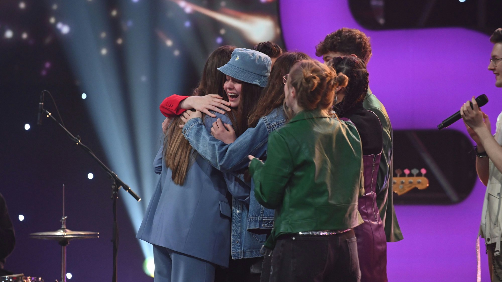 Freudentaumel auf der Bühne.