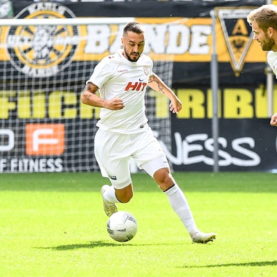 v.li.: Stipe Batarilo Fortuna Köln, 8, Sascha Marquet Fortuna Köln,7, Aktion, Action, Spielszene, 01.10.2022, Aachen Deutschland, Fussball, Regionalliga West, Alemannia Aachen - Fortuna Köln *** v li Stipe Batarilo Fortuna Köln, 8 , Sascha Marquet Fortuna Köln,7 , action, action, game scene, 01 10 2022, Aachen Germany , football, Regionalliga West, Alemannia Aachen Fortuna Köln xmhx