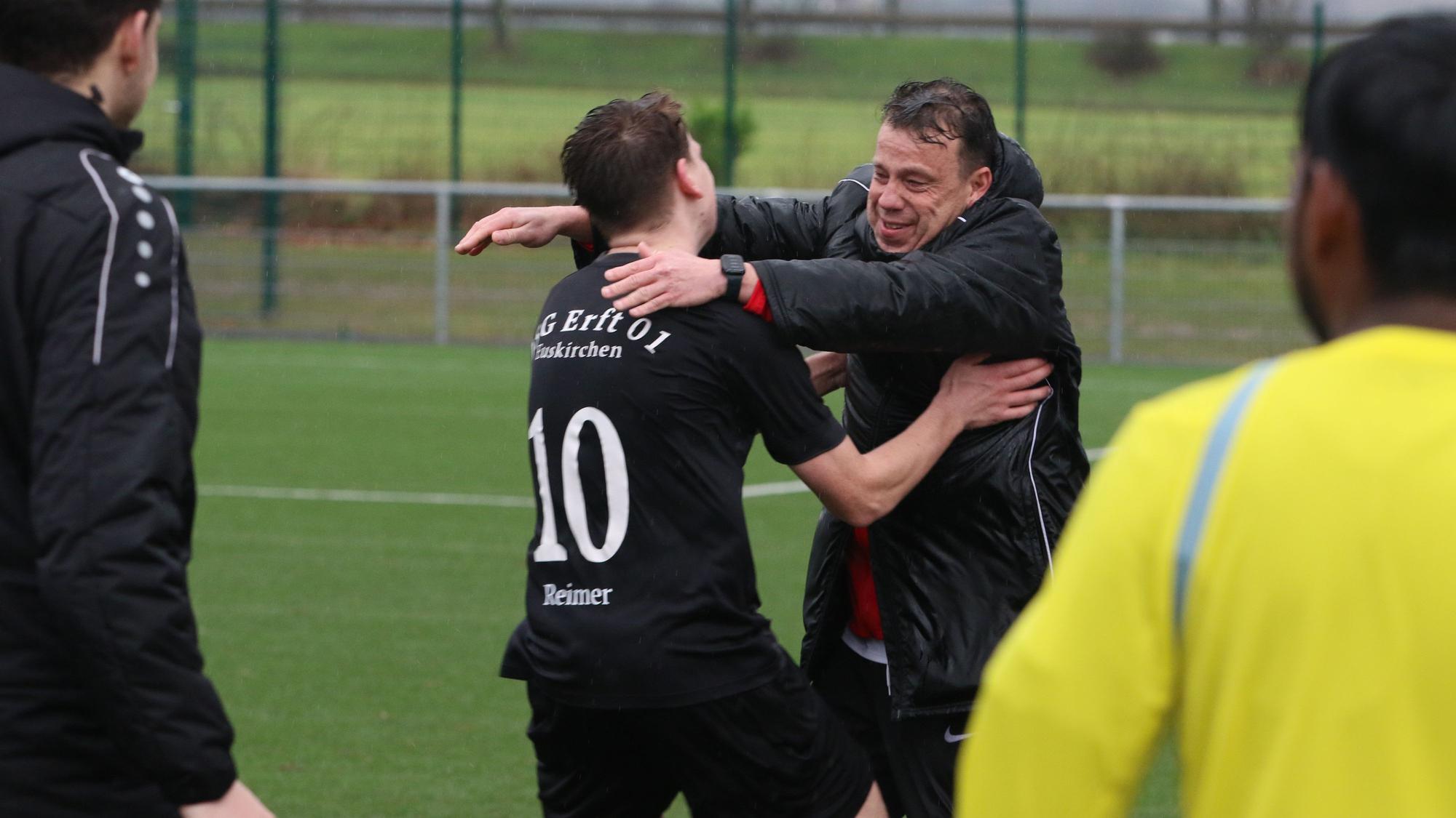 Die JSG Erft ist noch einen Sieg vom Aufstieg entfernt. Stephan Reimer und sein Sohn Luke würden sich sicherlich freuen.