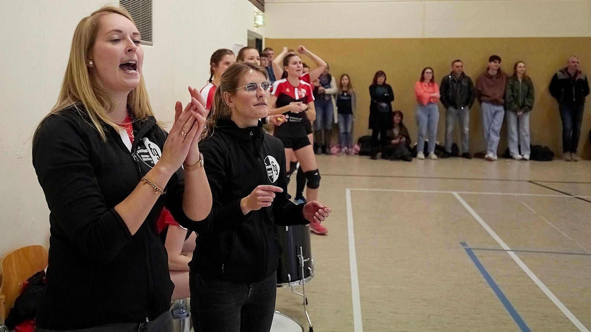 Die Trainerinnen Anne Liedtke und Lisa Keul trieben ihre Mannschaft nach vorne.