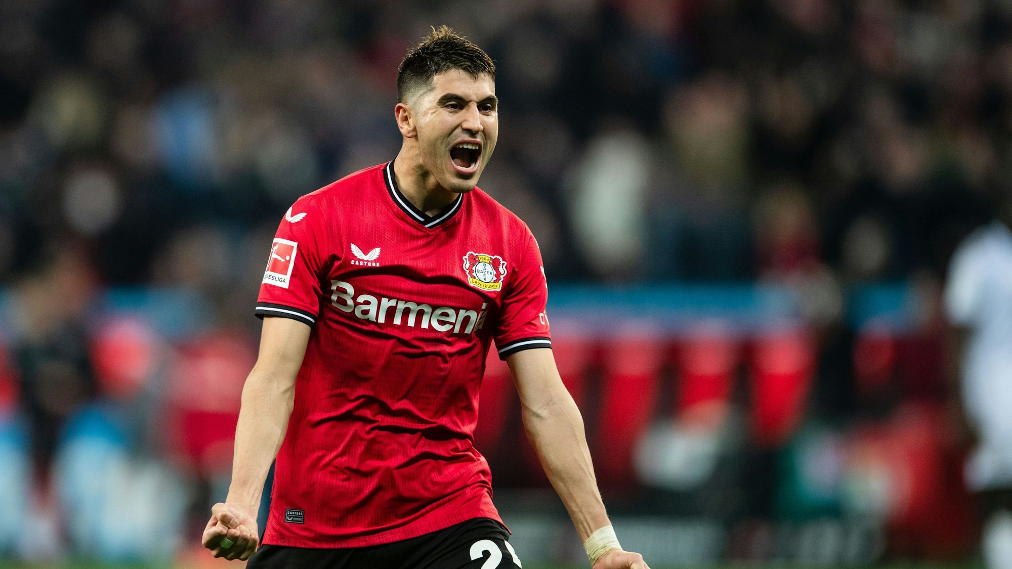 Leverkusens Exequiel Palacios jubelt nach dem Sieg.