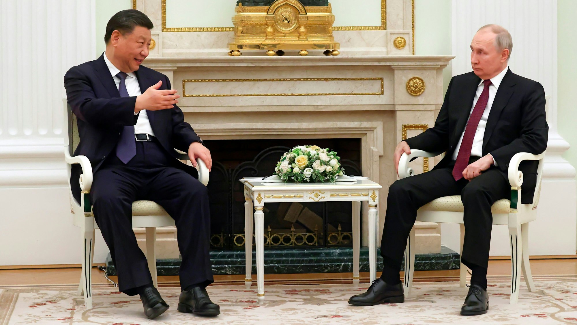 Xi Jinping im Gespräch mit Kremlchef Wladimir Putin in Moskau. Der chinesische Machthaber ist für drei Tage in Russland zu Gast.