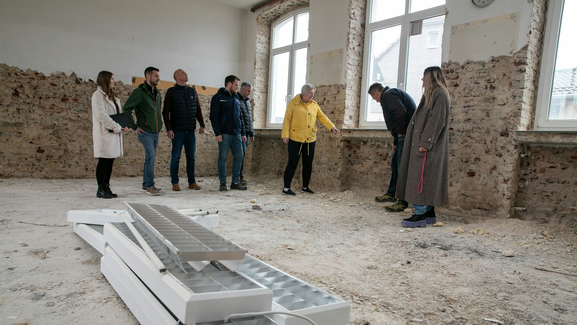 Die Arbeiten für den Wiederaufbau der Grundschule Heimerzheim gehen jetzt zügig voran, nachdem ein Generalunternehmer sämtliche Arbeiten übernimmt..  Foto: Volker Jost