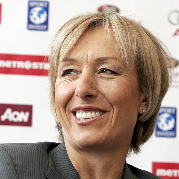 Der Ex-Tennisstar Martina Navratilova lächelt bei einer Pressekonferenz in Prag