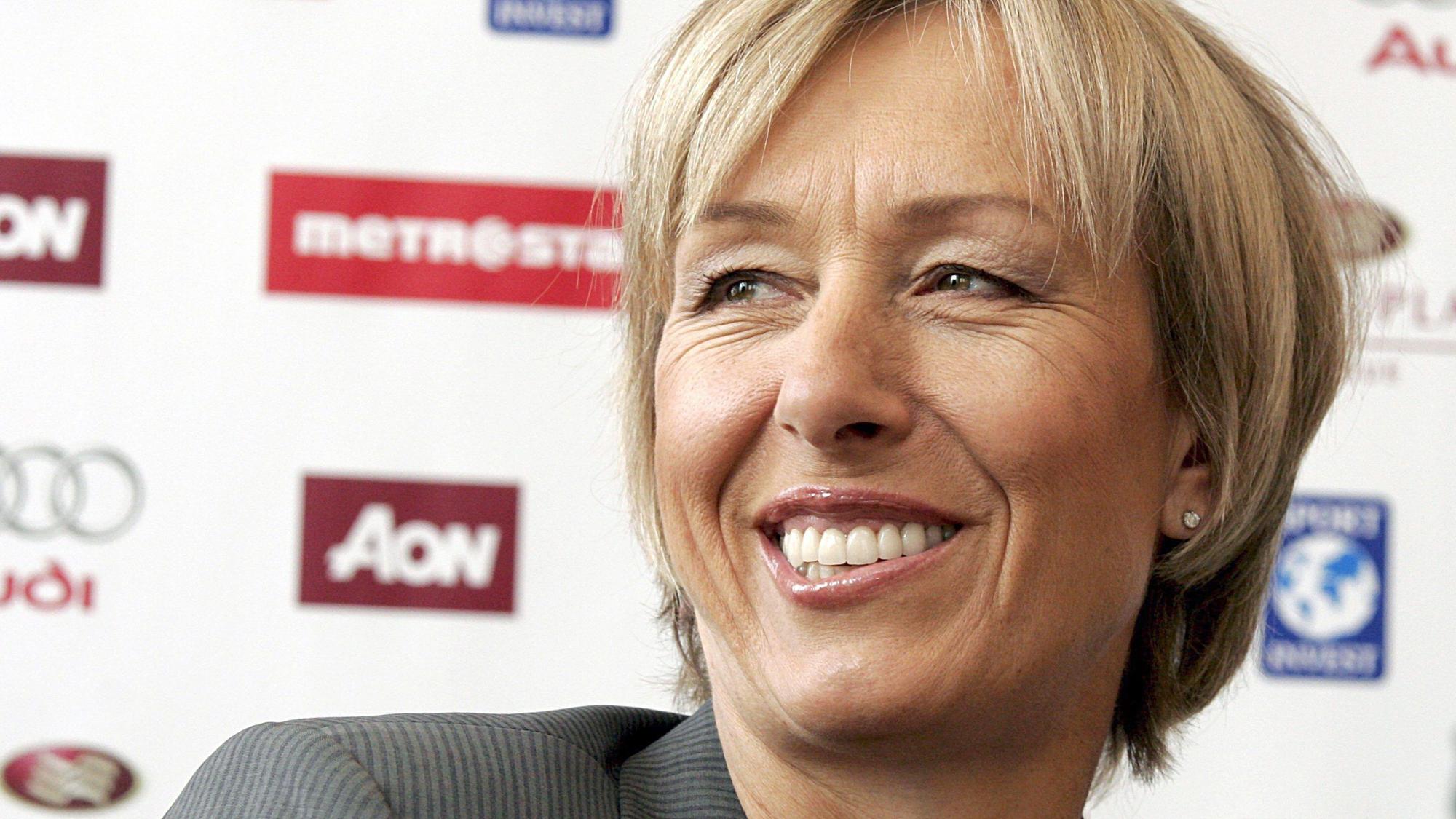 Der Ex-Tennisstar Martina Navratilova lächelt bei einer Pressekonferenz in Prag