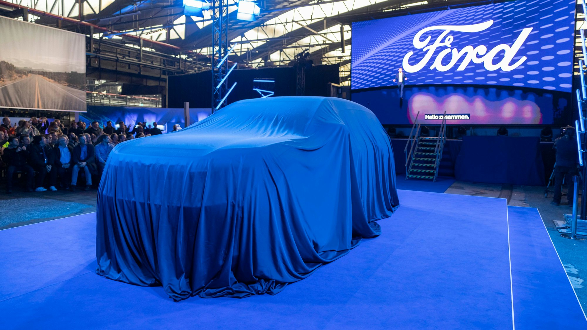 Der neue Explorer von Ford vor der Enthüllung in Köln