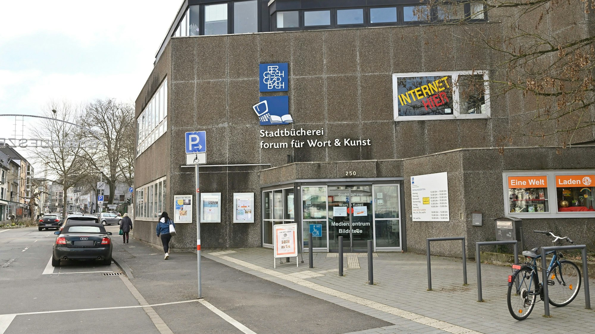 Das Gebäude der Stadtbücherei in Bergisch Gladbach.