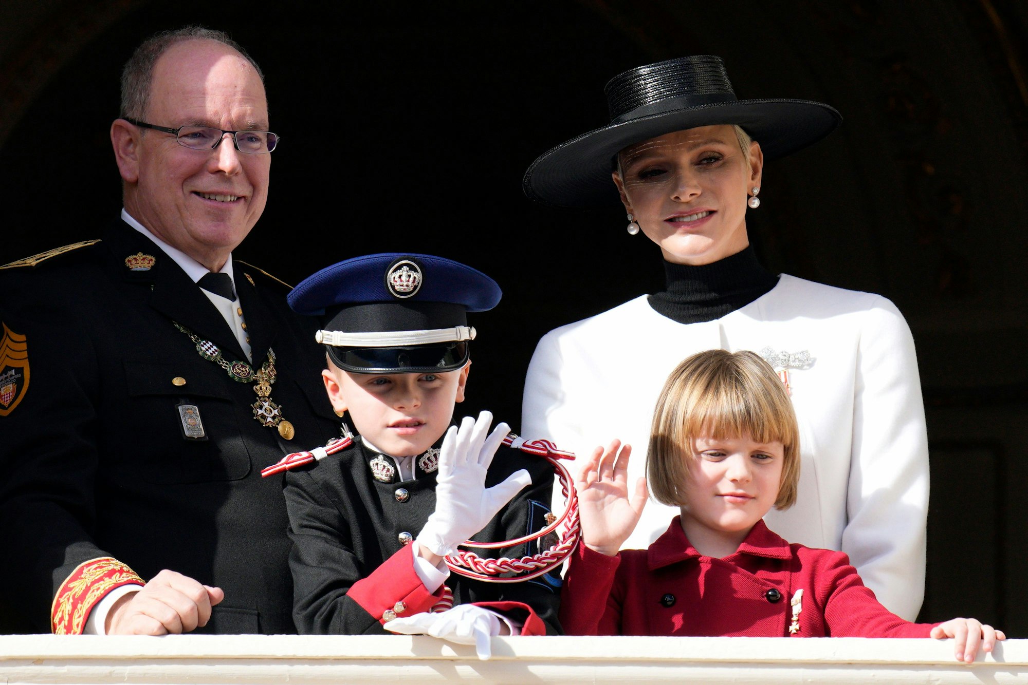 Fürst Albert II. und seine Frau Charlène stehen im Verdacht wesentlich mehr Geld auszugeben als ihnen zusteht.