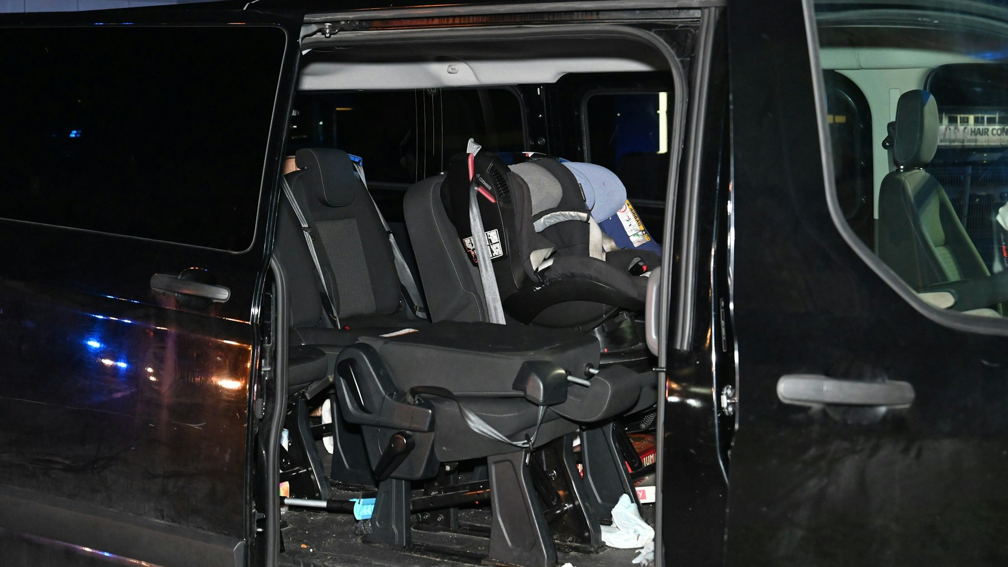 Die Kindersitze im Van.